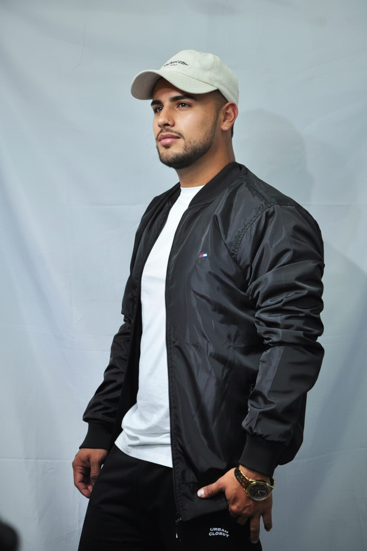 Tommy Negro - fondo gris