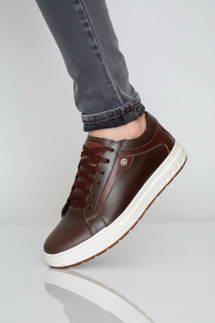 Zapato Café Cuero - Fondo Gris