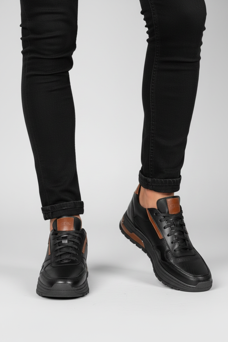 Zapato Negro Acento Café - Pose Masculina
